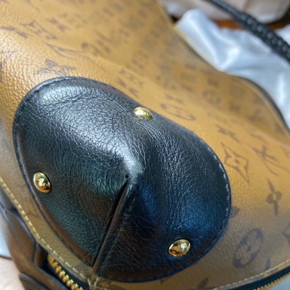 Louis Vuitton Reverse Monogram Triangle Softy Bag - Picture 9 of 16
